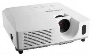 Hitachi анонсирует новый бюджетный проектор. Фото.
