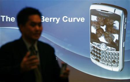 Blackberry Curve обогнал iPhone по продажам в США. Фото.