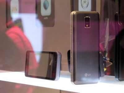 Станет ли LG GW990 первым смартфоном на платформе MeeGo? Фото.