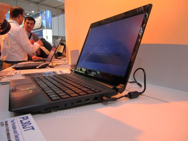 ASUS показала мощный laptop бизнес-класса. Фото.