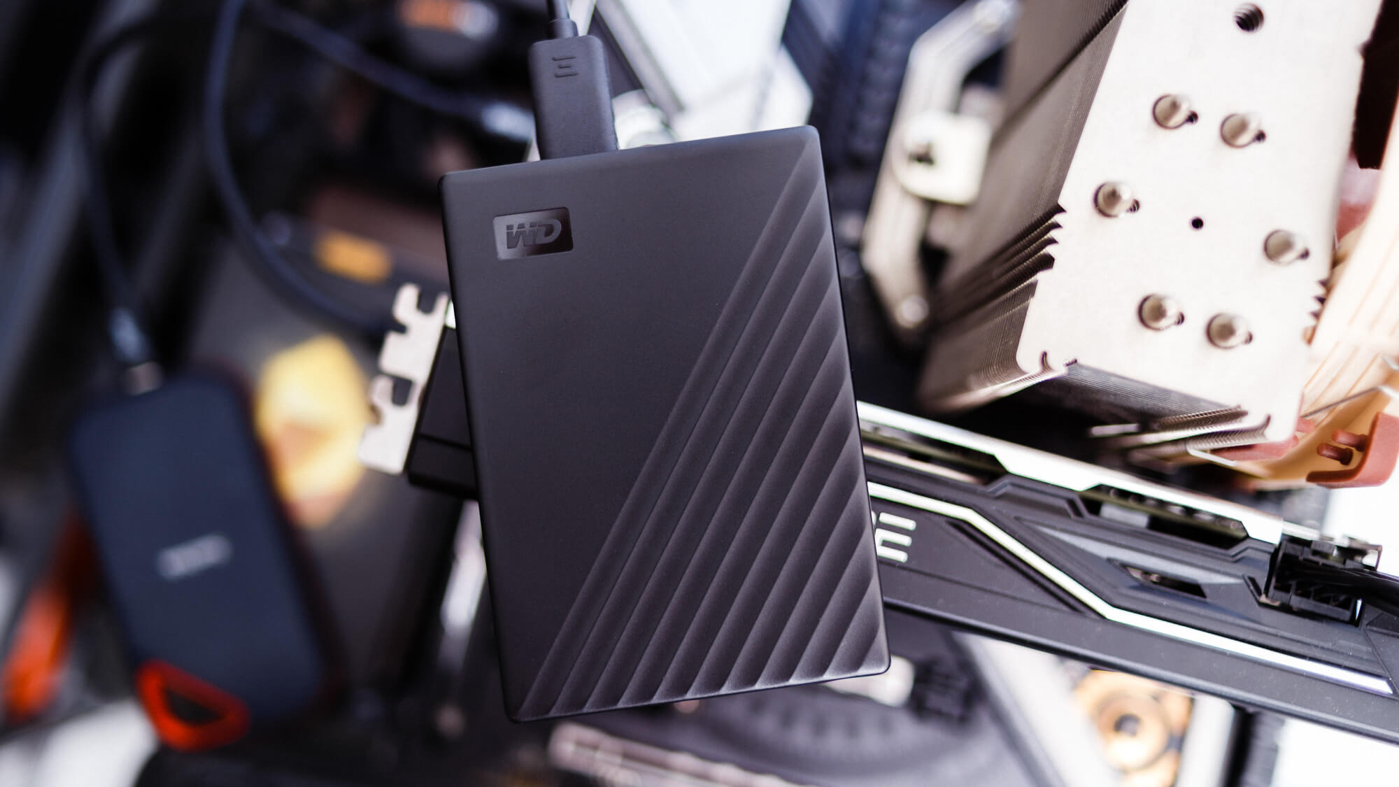 Aegis Bio увеличили свои жесткие диски до 640 GB и добавили сканер отпечатков пальцев. Мало иметь HDD большой ёмкости. Нужно ещё и защитить свои данные. Фото.