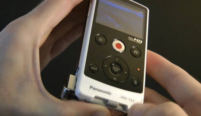 Panasonic представила свой первый компактный камкордер HD. Фото.