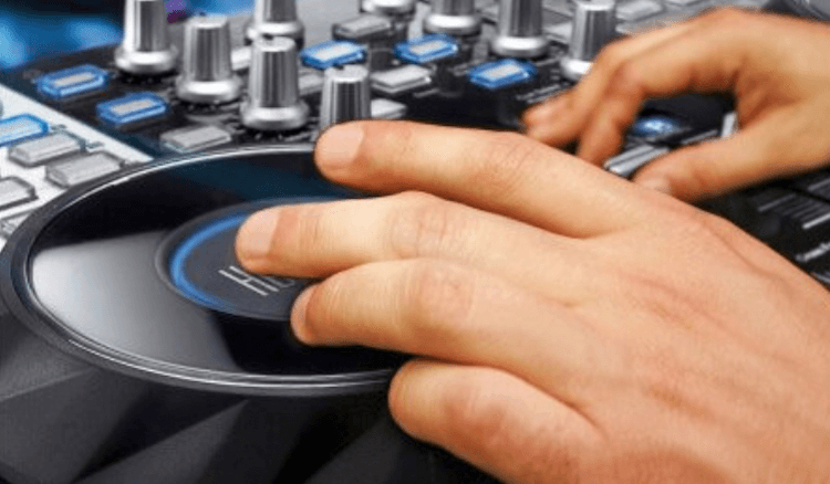 Hercules DJ Console 4-Mx — высшая ступень развития компьютерных DJ-пультов! DJ Console 4-Mx. Фото.
