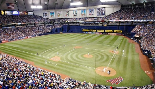 Стадион Metrodome рухнул. Фото.