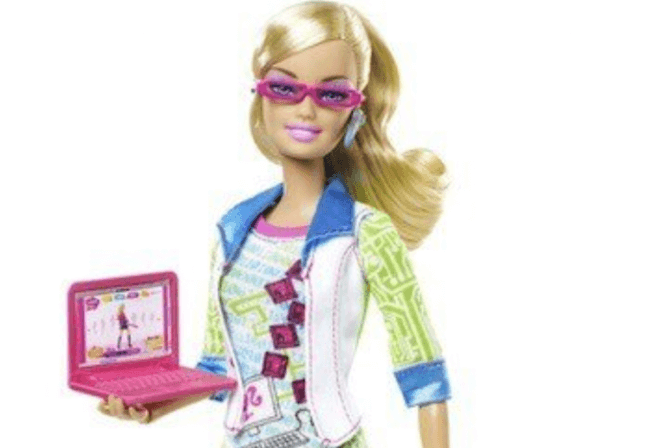 Кукла Барби устроилась системным администратором – ей вручили ноутбук и iPhone. Фото.
