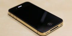 В России начали продавать золотой iPhone 4. Фото.