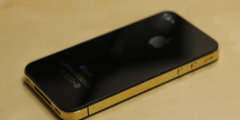 В России начали продавать золотой iPhone 4. Фото.
