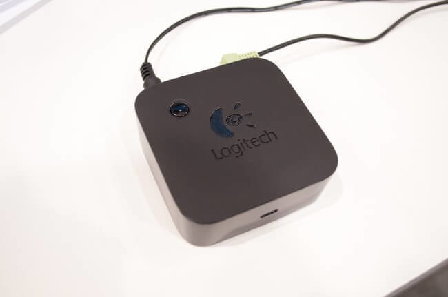Logitech представил беспроводной адаптер для колонок. Фото.