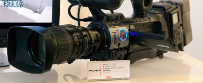 JVC представила видеокамеру GY-HM750 ProHD. Фото.
