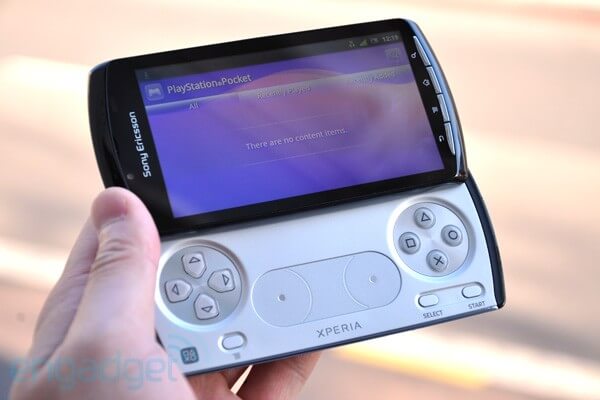 Обзор: внутри Sony Ericsson Xperia Play. Фото.
