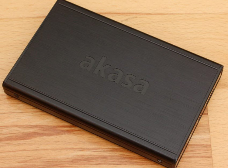 Алюминиевые боксы USB 3.0 серии Noir S от компании Akasa. Фото.