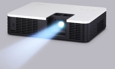 Casio выпустила два гибридных проектора. Фото.