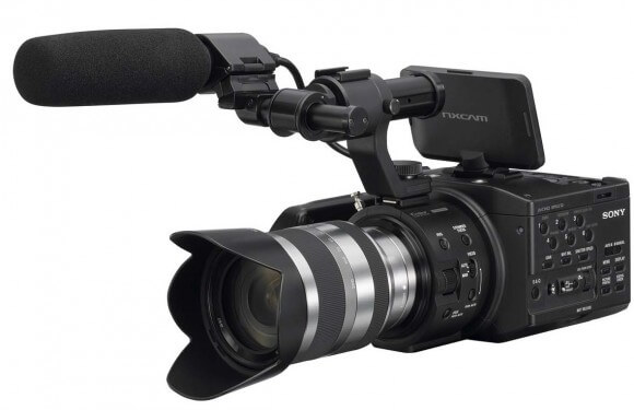 Видеокамера Sony NEX-FS100 со сменными линзами. Фото.