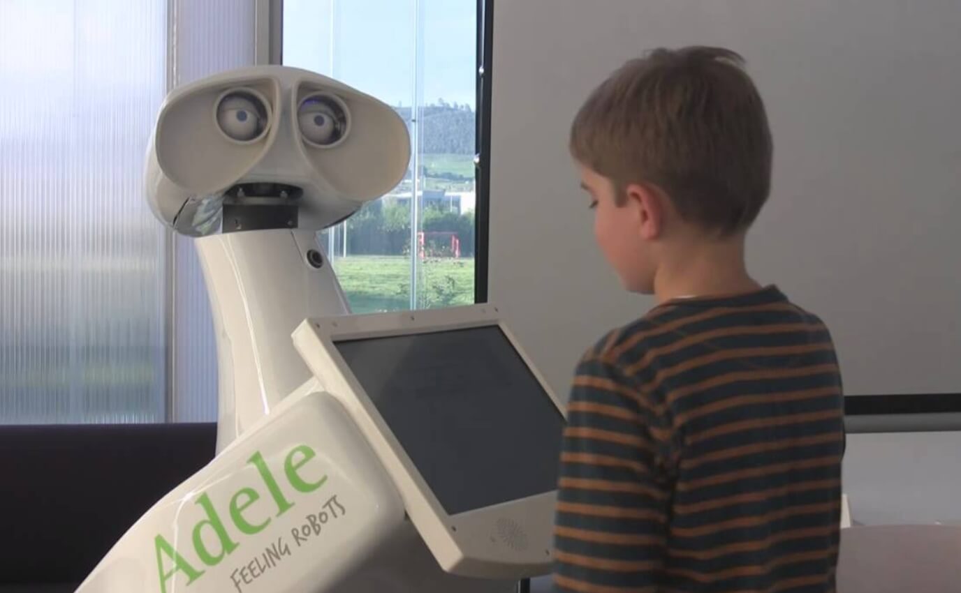 Tico — робот гид. Робот Tico. Фото.