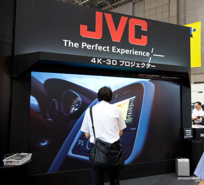 IVR 2011: JVC демонстрирует 3D D-ILA-проектор. Фото.