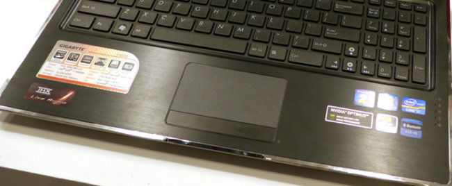 Gigabyte представила серию ноутбуков P2532. Фото.
