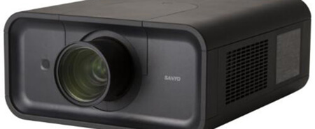 Профессиональный проектор Sanyo PLC-HP7000L. Фото.