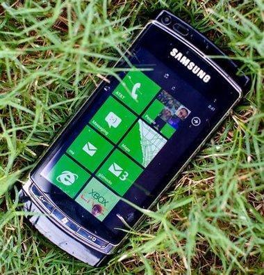 Microsoft требует 15 долларов от Samsung с каждого проданного Android-смартфона. Фото.