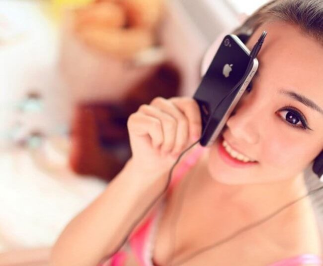 Китайская девушка предложила невинность за iPhone 4. Фото.