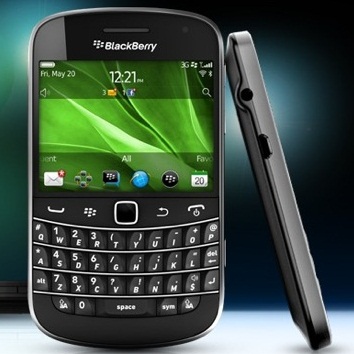 BlackBerry Bold 9900 и 9810 Torch доступны для покупки на Best Buy. Фото.