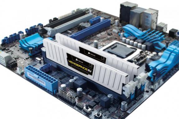 Corsair представила комплекты низкопрофильной оперативной памяти Arctic White 8GB DDR3 Vengeance LP. Фото.