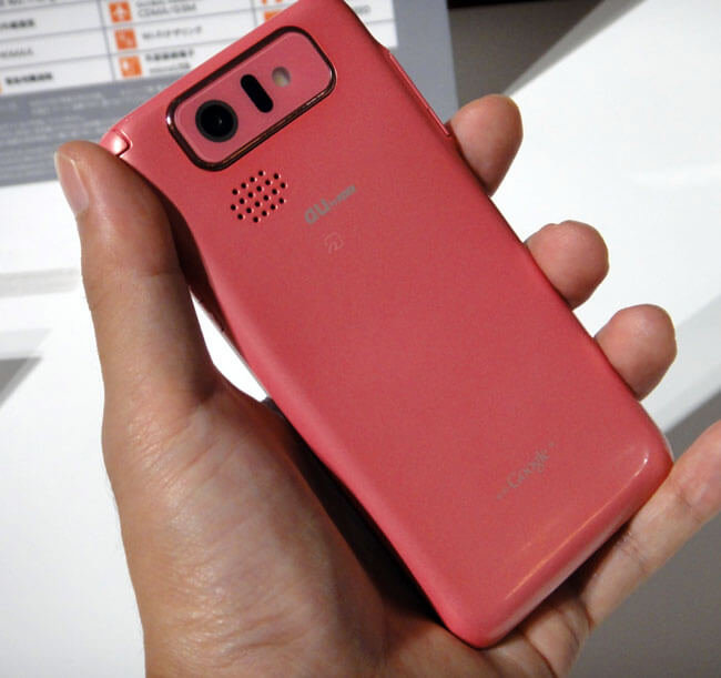 Kyocera Digno — влагозащищенный смартфон с поддержкой WiMax. Фото.