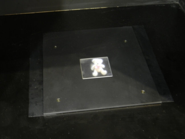 Дисплей Stanley проецирует в воздух плавающее изображение. Фото.