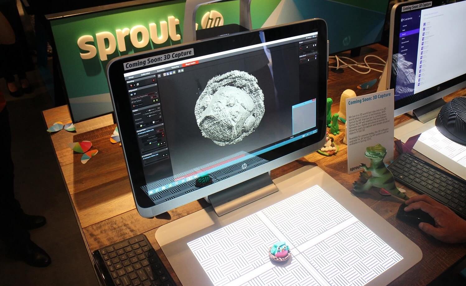 В продаже появился 3D-монитор HP 2311gt. 3D-монитор? А почему бы и нет. Фото.