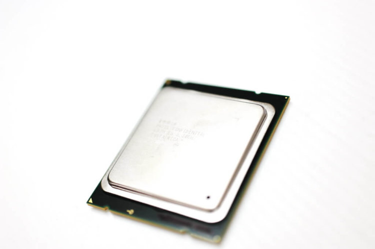 Выпуск Intel Sandy Bridge-E назначен на 14 ноября. Фото.