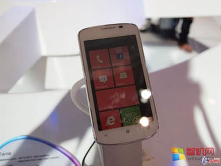 ZTE представляет смартфон ZTE Tania на базе Windows Phone Mango. Фото.