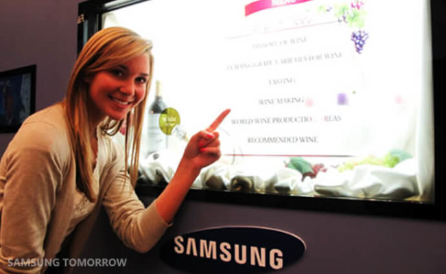 Прозрачный LCD-дисплей производства Samsung. Фото.
