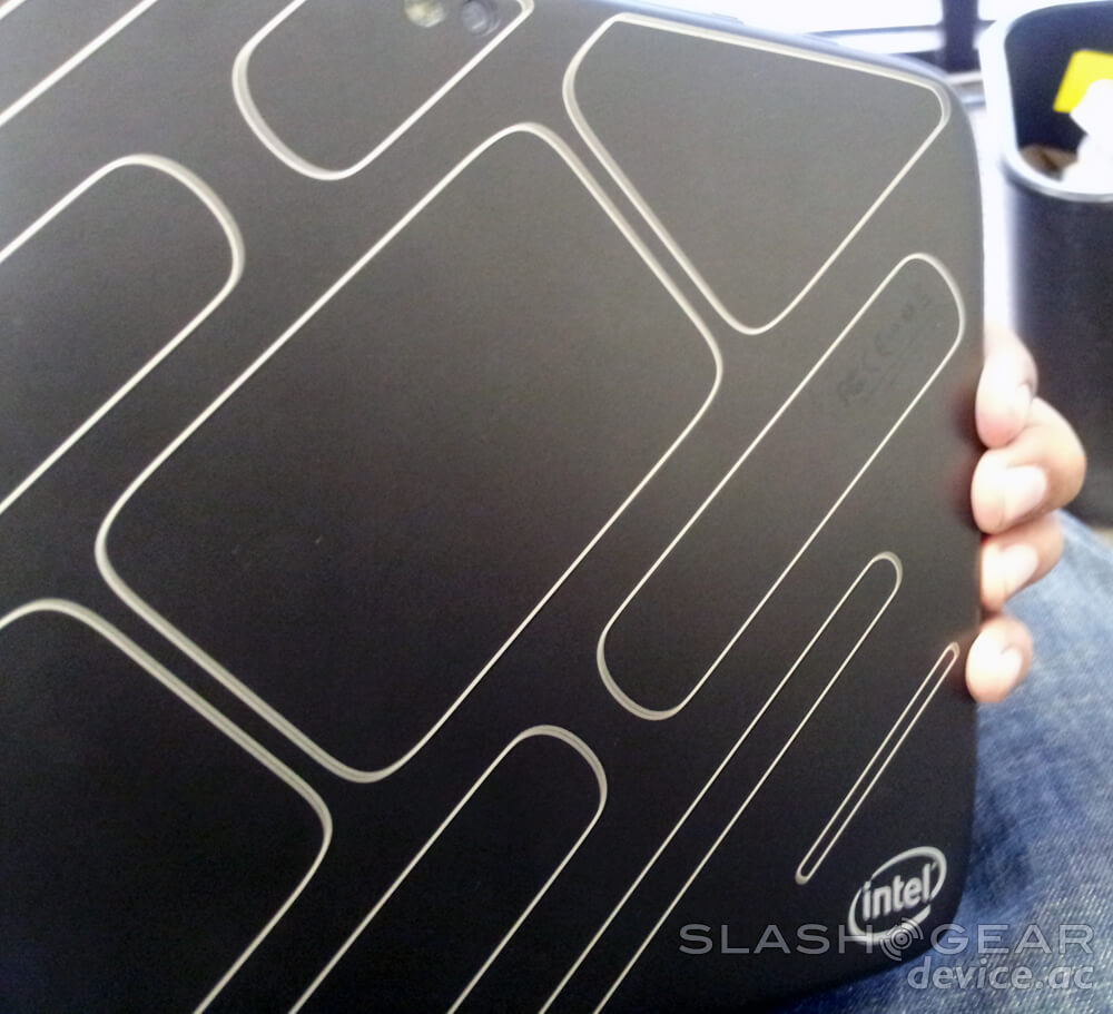 Intel-Medfield-Reference-Tablet-Spotted-in-the-Wild-5
