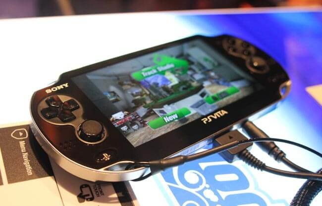 Sony реализовала 300.000 консолей PS Vita за первые дни продаж. Фото.