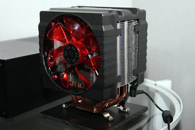 Cooler Master показала процессорный кулер Hyper 212+ со встроенным компьютером. Фото.