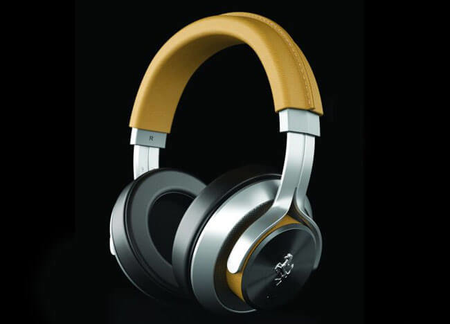 Наушники и док-станции Logic3 Ferrari появятся в апреле. Фото.