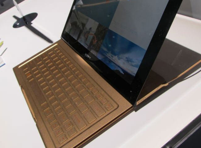 Sony представила планшет Vaio с выдвижной клавиатурой. Фото.