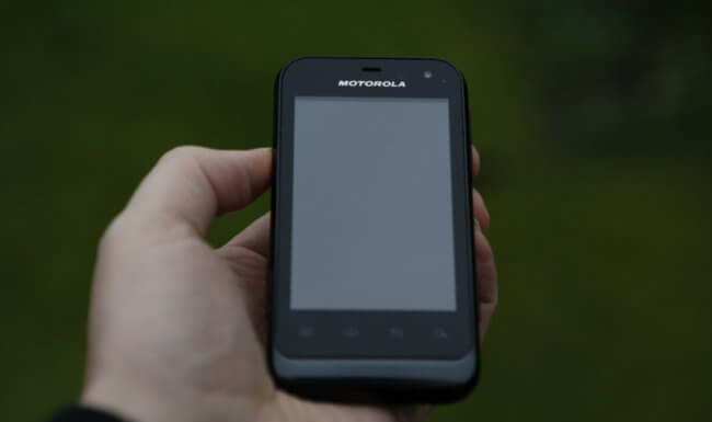 Motorola анонсировала смартфоны MOTOLUXE и DEFY MINI. Фото.