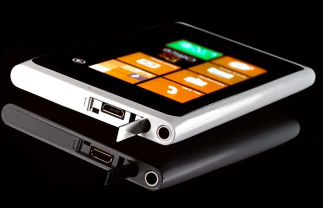 Nokia представила белую версию смартфона Lumia 800. Фото.