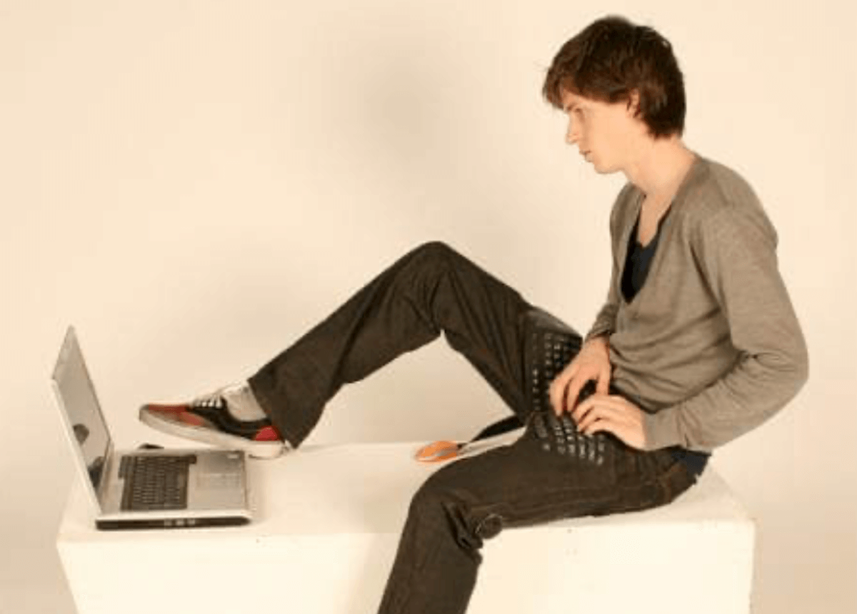 Beauty and the Geek: клавиатура, нашитая на штаны.. Фото.