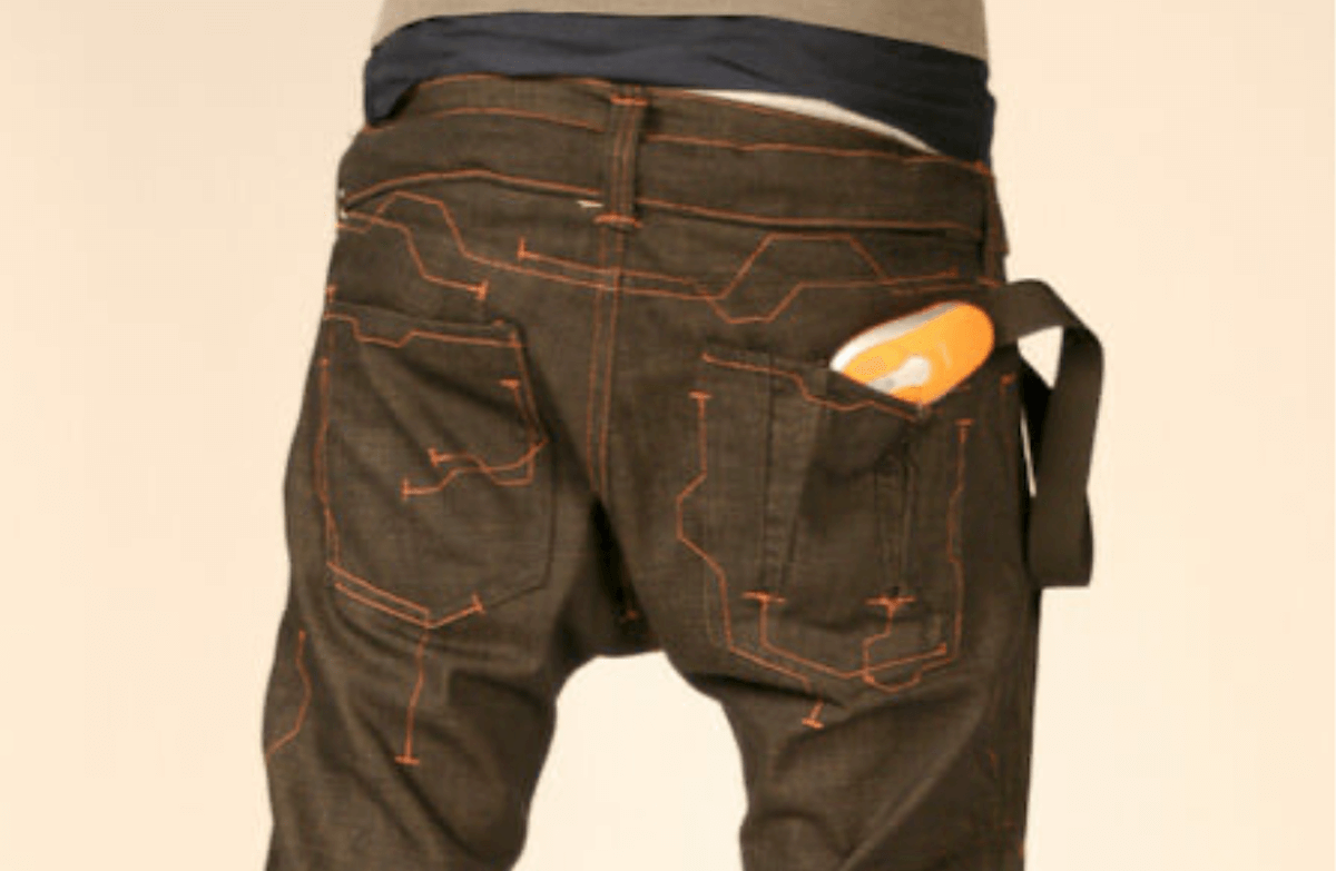 Beauty and the Geek: клавиатура, нашитая на штаны.. Фото.