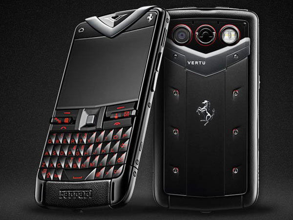 Ferrari 458 Italia вдохновила Vertu на новый смартфон. Фото.