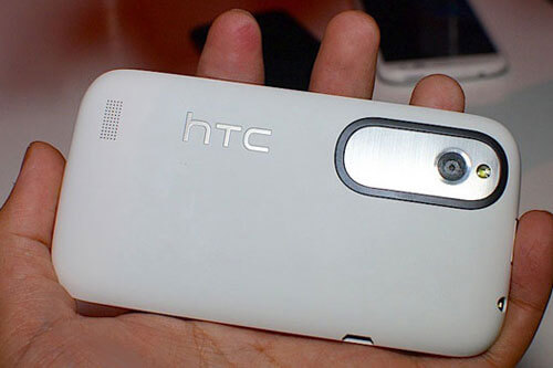 Смартфон HTC T328w обратная сторона