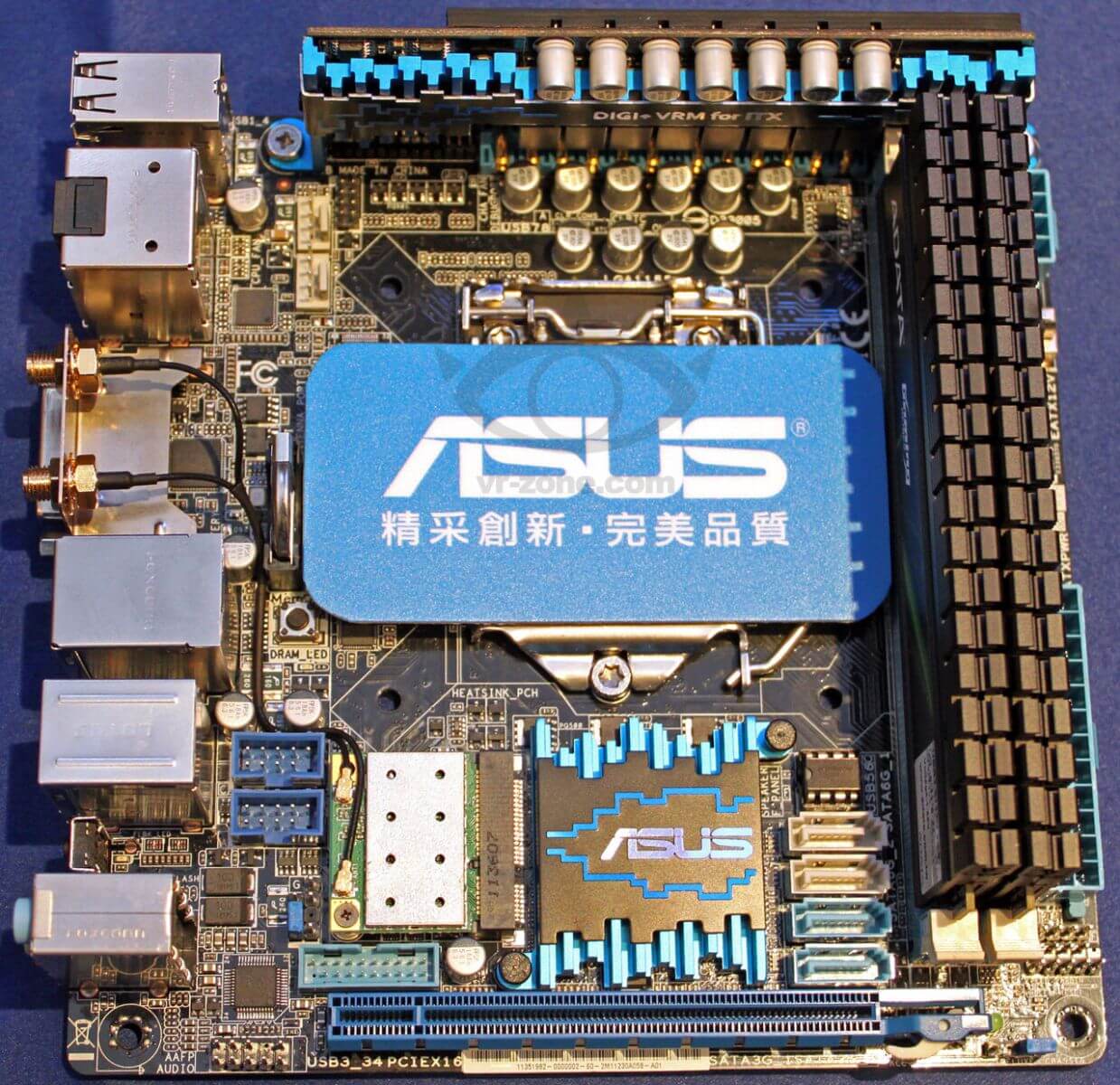 материнская плата Asus P8Z77-I Deluxe (рис.1) материнская плата Asus P8Z77-I Deluxe (рис.1)