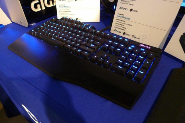 GIGABYTE показала игровую клавиатуру AIVIA Osmium. Фото.