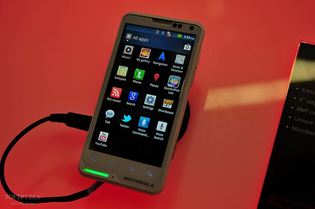 Stylish-Motorola-MOTOLUXE-Gets-Launched-in-the-UAE-2