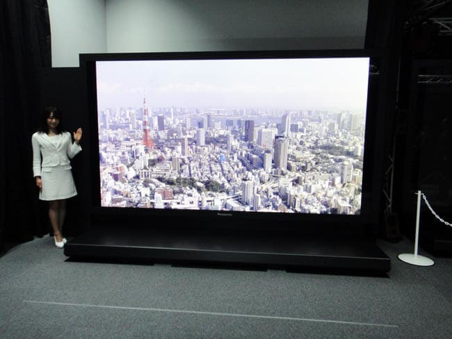 Panasonic и NHK показали новую 145-дюймовую плазменную Ultra HDTV панель. Фото.