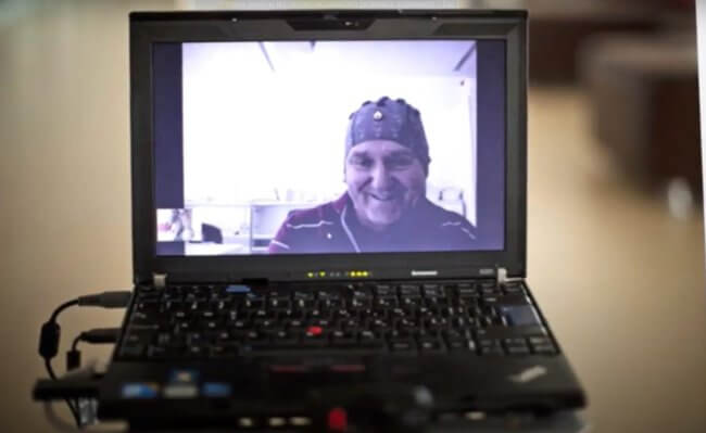 Парализованные люди смогут двигаться благодаря управляемым мыслью роботам. Фото.