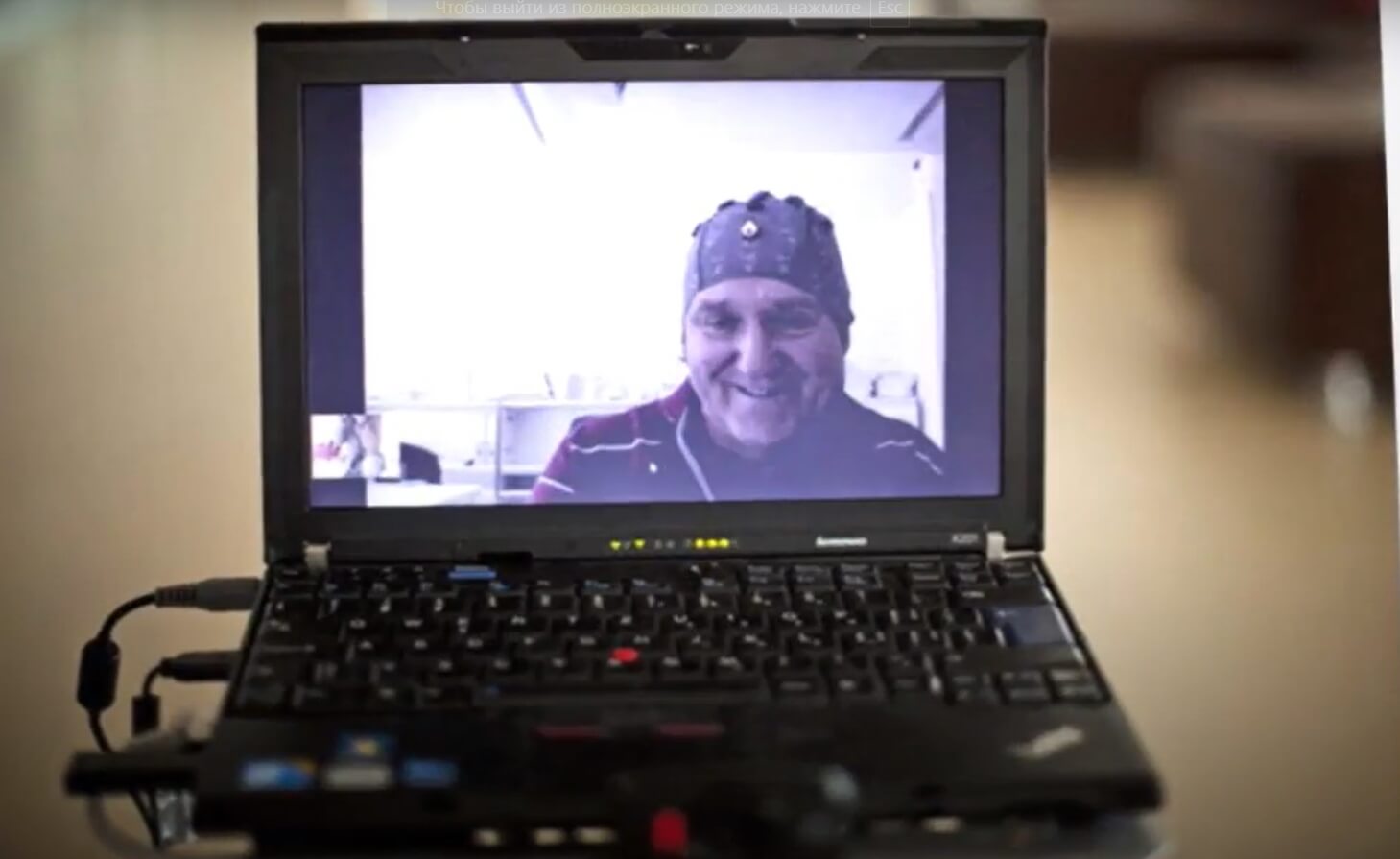 Парализованные люди смогут двигаться благодаря управляемым мыслью роботам. Разработан робот, которым можно управлять силой мысли. Фото.