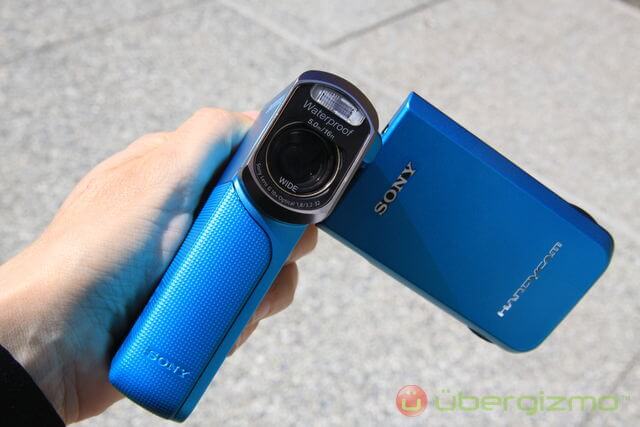 Sony показала водонепроницаемый камкордер HDR-GW77V. Фото.