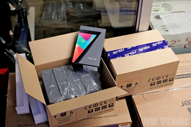 Google Nexus 7 распродан до начала официальных продаж. Фото.